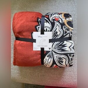 Vera Bradley Disney Mickey and Minnie's Flirty Floral Potters Clay Throw Blanket